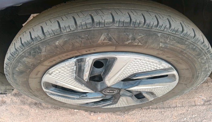 2021 Maruti Swift VXI, Petrol, Manual, 1,30,051 km, tyre