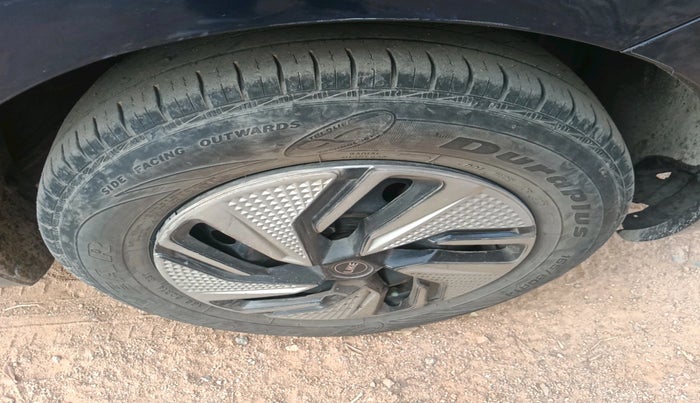 2021 Maruti Swift VXI, Petrol, Manual, 1,30,051 km, tyre