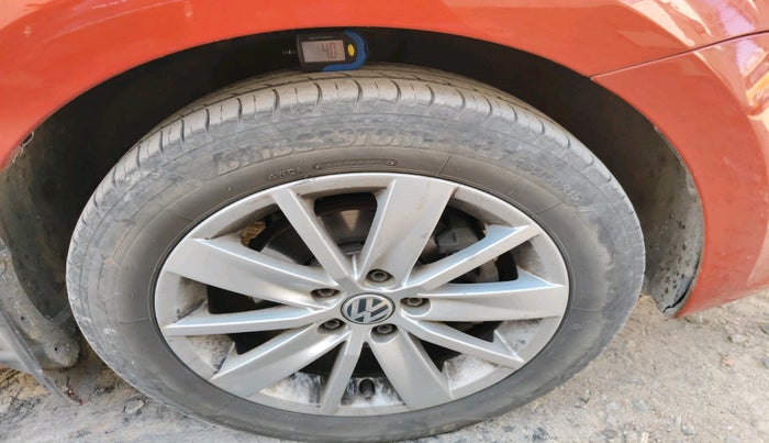 2015 Volkswagen Polo HIGHLINE1.2L, Petrol, Manual, 1,50,381 km, tyre