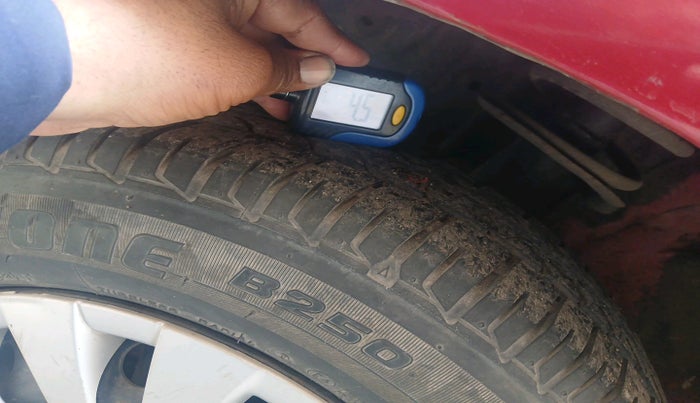 2011 Toyota Etios Liva G, Petrol, Manual, 83,916 km, tyre