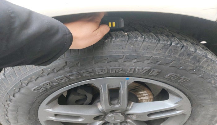 2017 Mahindra Scorpio S4 PLUS 1.99 INTELLI-HYBRID, Diesel, Manual, 96,766 km, tyre