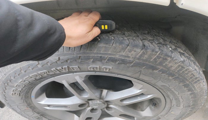 2017 Mahindra Scorpio S4 PLUS 1.99 INTELLI-HYBRID, Diesel, Manual, 96,766 km, tyre