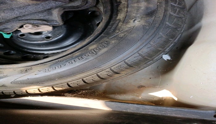 2017 Hyundai Elite i20 ASTA 1.2 (O), Petrol, Manual, 1,18,873 km, tyre