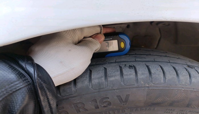 2017 Hyundai Elite i20 ASTA 1.2 (O), Petrol, Manual, 1,18,873 km, tyre