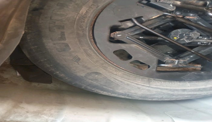 2012 Hyundai i10 MAGNA 1.2, Petrol, Manual, 1,05,570 km, tyre