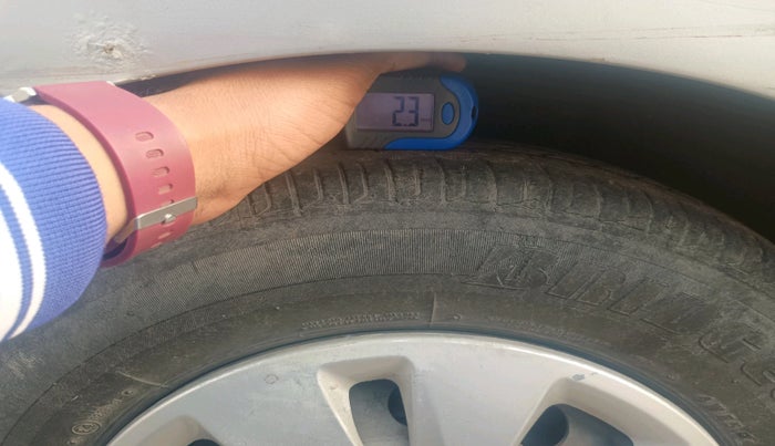 2012 Hyundai i10 MAGNA 1.2, Petrol, Manual, 1,05,570 km, tyre