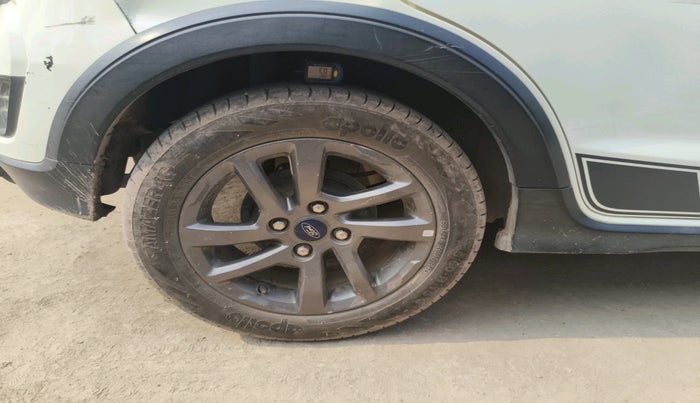 2020 Ford FREESTYLE TITANIUM 1.2 PETROL, Petrol, Manual, 1,55,011 km, tyre