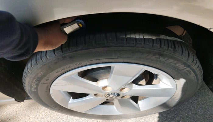 2015 Skoda Rapid 1.5 TDI CR ELEGANCE PLUS AT, Diesel, Automatic, 1,79,215 km, tyre