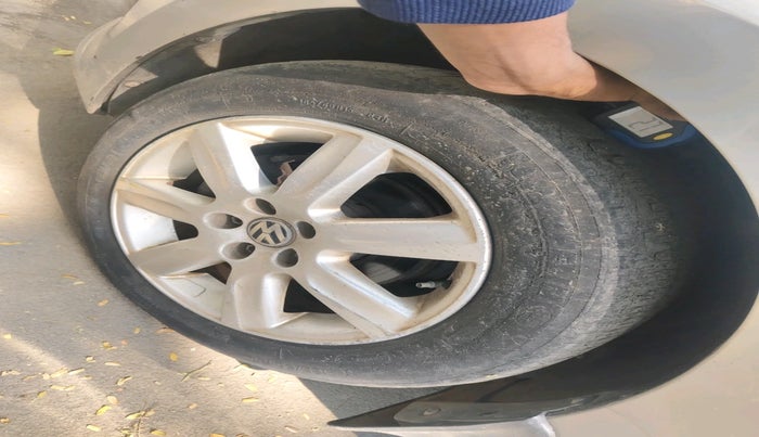 2011 Volkswagen Vento HIGHLINE DIESEL 1.6, Diesel, Manual, 1,04,519 km, tyre