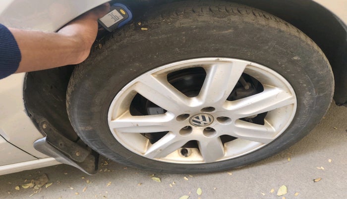 2011 Volkswagen Vento HIGHLINE DIESEL 1.6, Diesel, Manual, 1,04,519 km, tyre