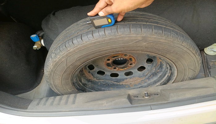 2011 Ford Figo ZXI 1.2 PETROL, Petrol, Manual, 50,003 km, tyre