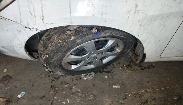 2011 Hyundai Verna FLUIDIC 1.6 VTVT, Petrol, Manual, 45,000 km, tyre