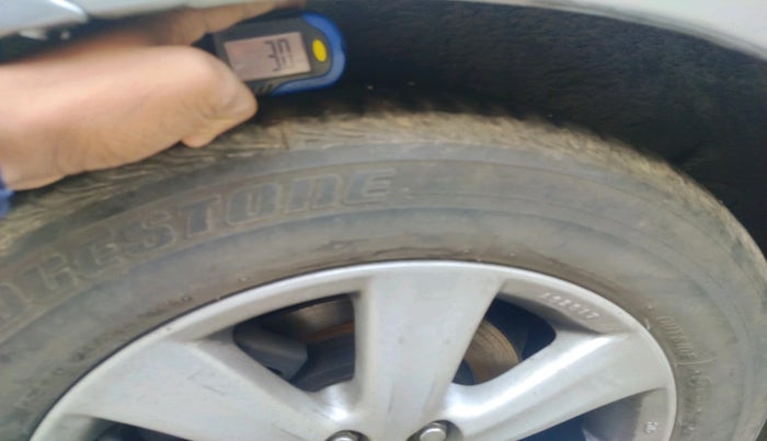 2011 Toyota Corolla Altis G PETROL, Petrol, Manual, 1,82,553 km, tyre