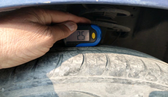 2017 Maruti Dzire VXI, Petrol, Manual, 95,835 km, tyre