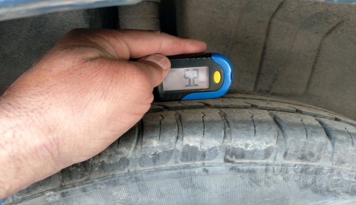 2017 Maruti Dzire VXI, Petrol, Manual, 95,835 km, tyre