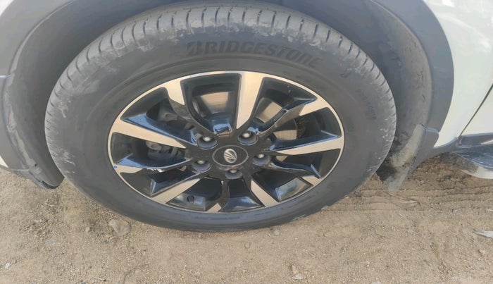 2021 Mahindra XUV500 W11 AT, Diesel, Automatic, 93,475 km, tyre