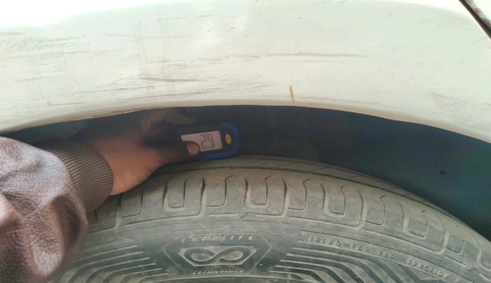 2018 Maruti Swift VXI, Petrol, Manual, 1,70,878 km, tyre