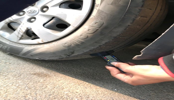 2016 Hyundai Elite i20 SPORTZ 1.4 CRDI, Diesel, Manual, 1,43,722 km, tyre