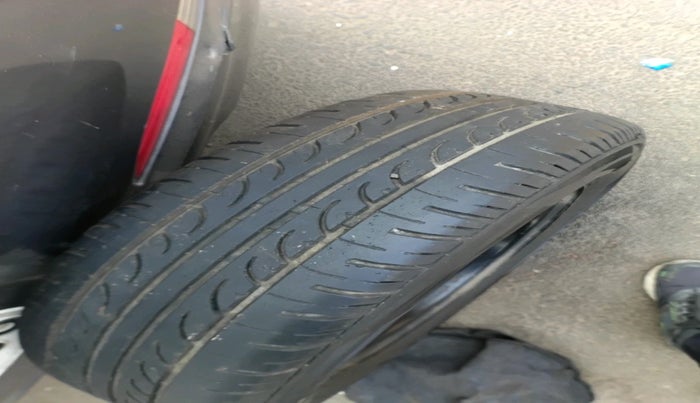 2016 Hyundai Elite i20 SPORTZ 1.4 CRDI, Diesel, Manual, 1,43,722 km, tyre