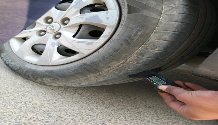 2016 Hyundai Elite i20 SPORTZ 1.4 CRDI, Diesel, Manual, 1,43,722 km, tyre