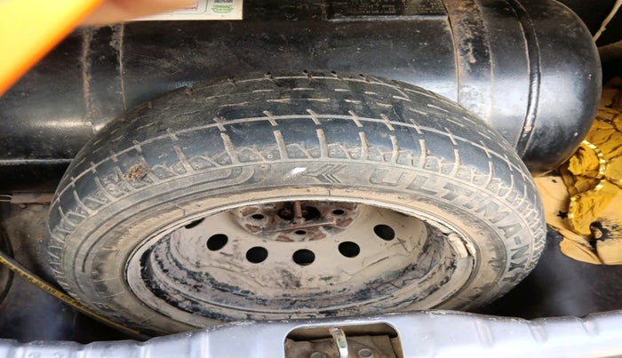 2014 Hyundai Eon MAGNA +, Petrol, Manual, 1,04,470 km, tyre