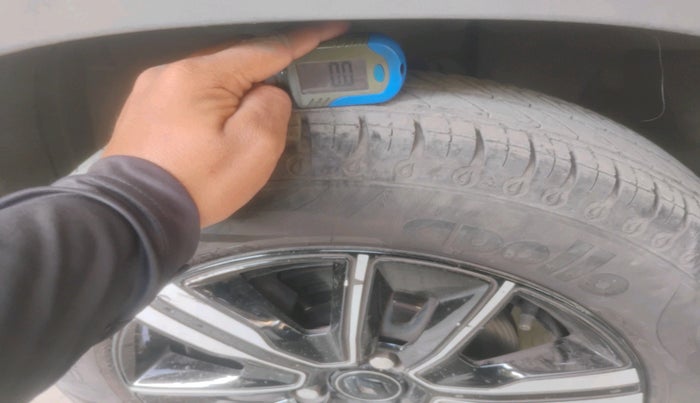 2022 Renault Kwid CLIMBER AMT 1.0, Petrol, Automatic, 27,820 km, tyre