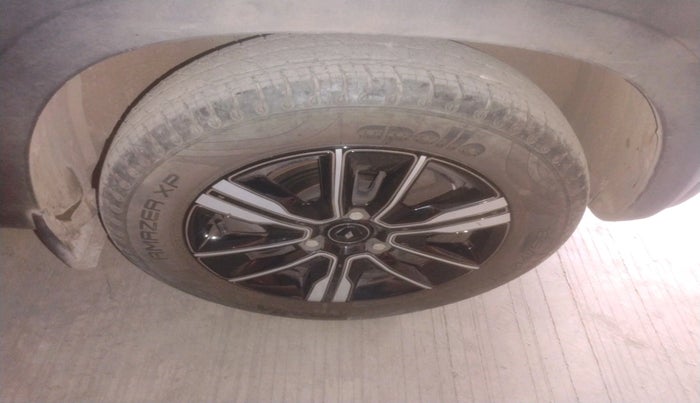 2022 Renault Kwid CLIMBER AMT 1.0, Petrol, Automatic, 27,820 km, tyre