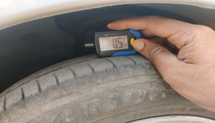 2011 Ford Figo TITANIUM 1.2 PETROL, Petrol, Manual, 45,739 km, tyre