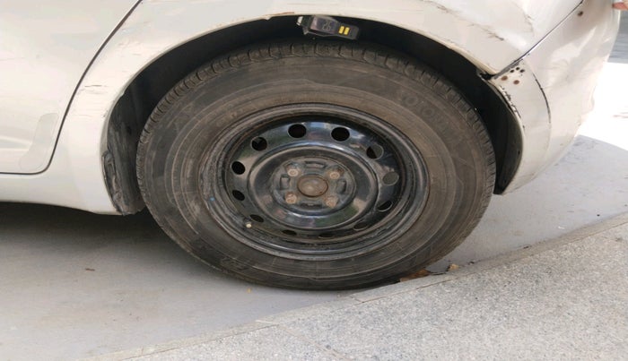 2011 Maruti Swift VXI, CNG, Manual, 69,304 km, tyre