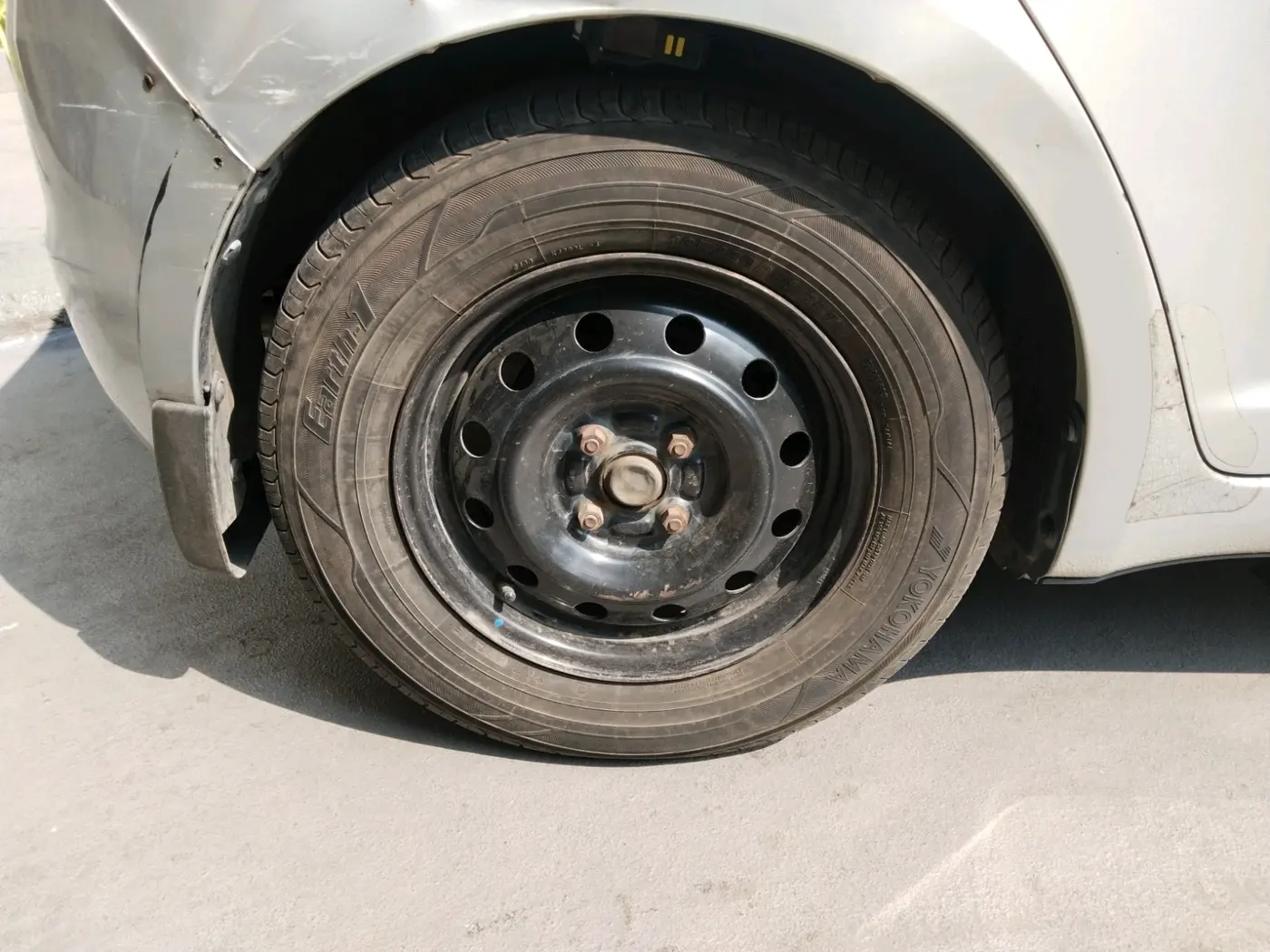 2011 Maruti Swift VXI, CNG, Manual, 69,304 km, tyre