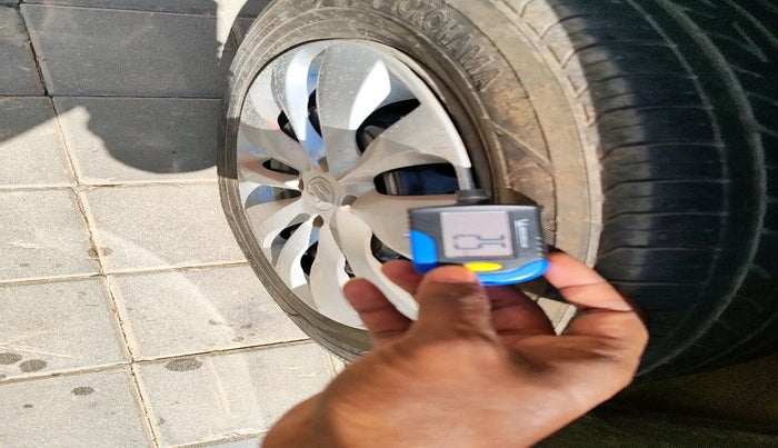 2016 Maruti Baleno DELTA PETROL 1.2, Petrol, Manual, 1,03,797 km, tyre