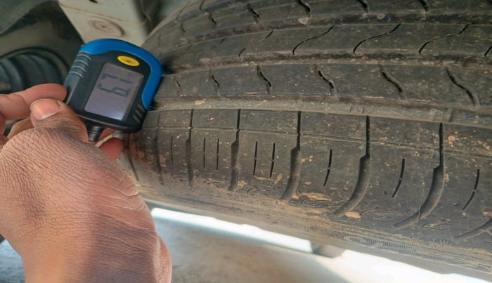 2022 KIA CARENS PREMIUM 1.4 PETROL 7 STR, Petrol, Manual, 48,892 km, tyre