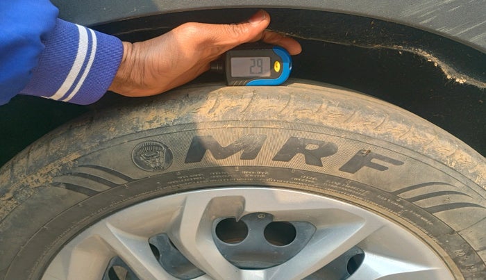 2022 KIA CARENS PREMIUM 1.4 PETROL 7 STR, Petrol, Manual, 48,892 km, tyre