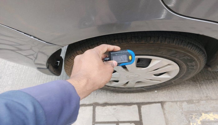 2013 Maruti Swift Dzire VXI, Petrol, Manual, 62,613 km, tyre