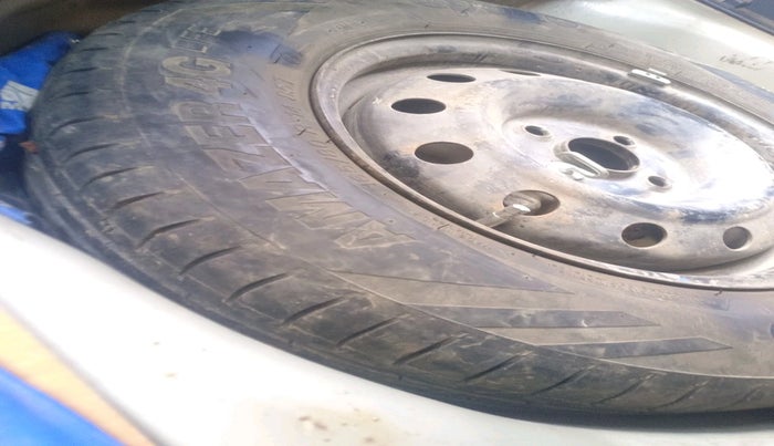 2014 Maruti Swift VXI, Petrol, Manual, 42,643 km, tyre