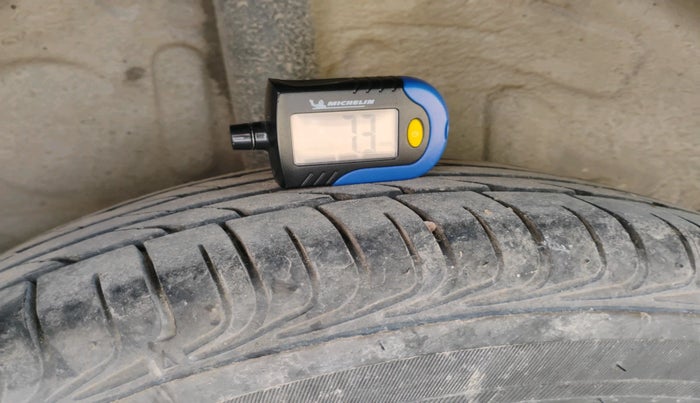 2011 Toyota Etios G, Petrol, Manual, 76,973 km, tyre