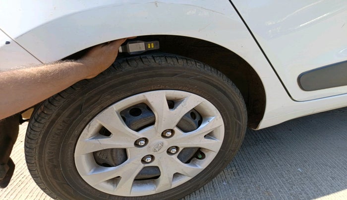 2016 Hyundai Grand i10 SPORTZ 1.2 KAPPA VTVT, Petrol, Manual, 64,883 km, tyre