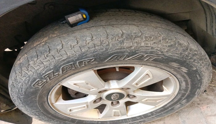 2012 Mahindra XUV500 W8, Diesel, Manual, 1,47,703 km, tyre