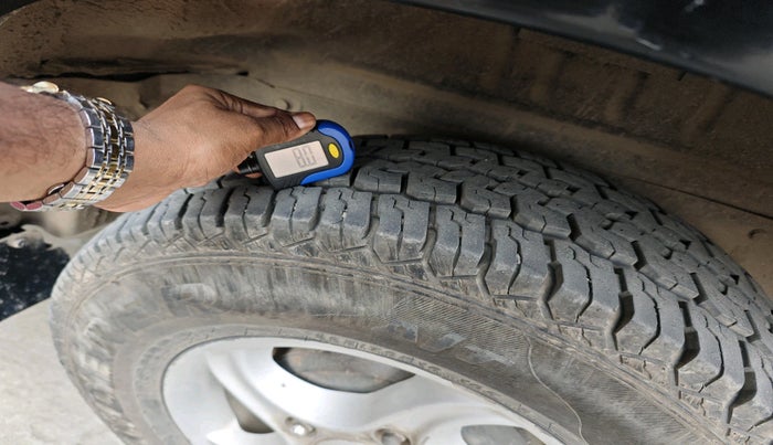 2011 Mahindra Scorpio VLX 2WD, Diesel, Manual, 1,49,560 km, tyre