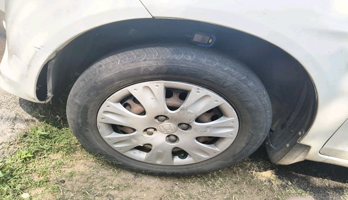 2015 Honda Amaze 1.2L I-VTEC S, Petrol, Manual, 1,51,292 km, tyre