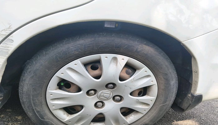 2015 Honda Amaze 1.2L I-VTEC S, Petrol, Manual, 1,51,292 km, tyre