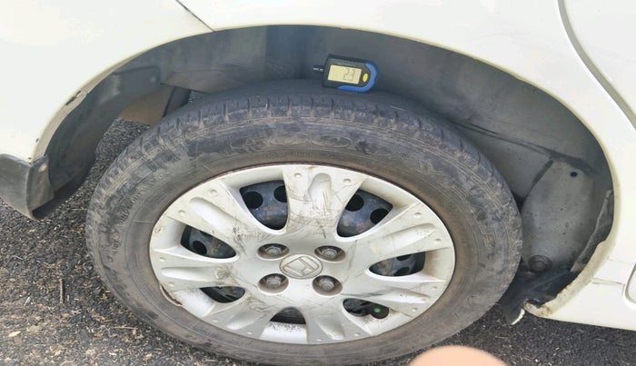 2015 Honda Amaze 1.2L I-VTEC S, Petrol, Manual, 1,51,292 km, tyre