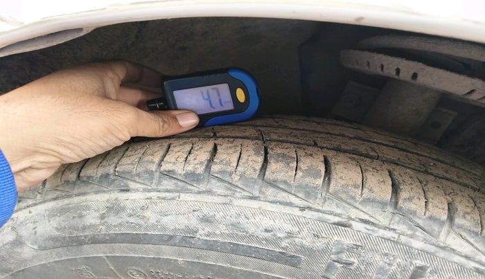 2011 Skoda Fabia ACTIVE 1.2 MPI, Petrol, Manual, 1,06,314 km, tyre