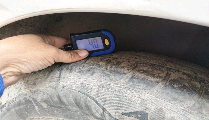 2011 Skoda Fabia ACTIVE 1.2 MPI, Petrol, Manual, 1,06,314 km, tyre