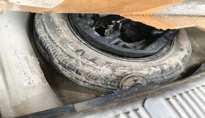 2011 Skoda Fabia ACTIVE 1.2 MPI, Petrol, Manual, 1,06,314 km, tyre