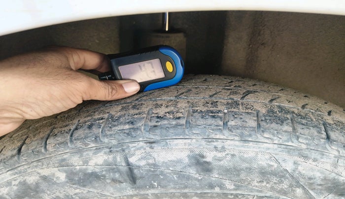 2011 Skoda Fabia ACTIVE 1.2 MPI, Petrol, Manual, 1,06,314 km, tyre