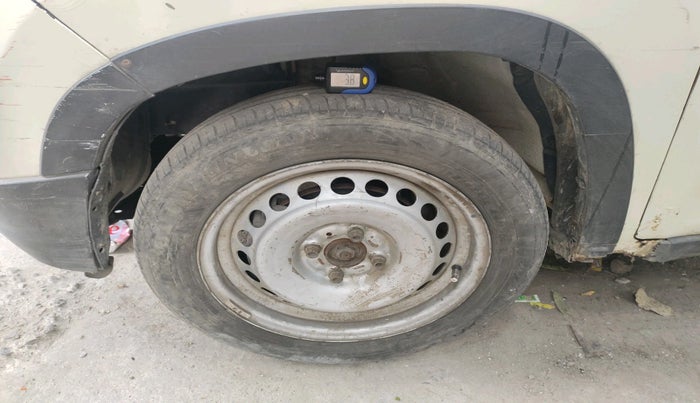 2016 Mahindra Kuv100 K4 6 STR, Petrol, Manual, 41,600 km, tyre