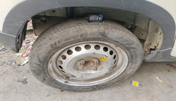 2016 Mahindra Kuv100 K4 6 STR, Petrol, Manual, 41,600 km, tyre