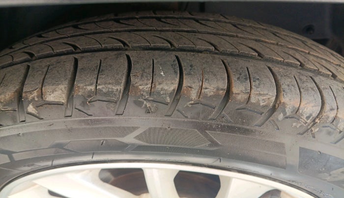 2016 Mahindra Kuv100 K8 D 6 STR, Diesel, Manual, 83,053 km, tyre