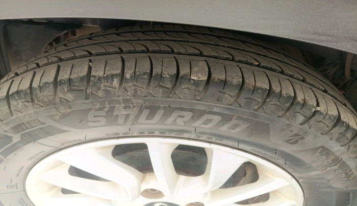 2016 Mahindra Kuv100 K8 D 6 STR, Diesel, Manual, 83,053 km, tyre